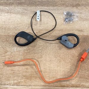JBL running earbuds/headphones